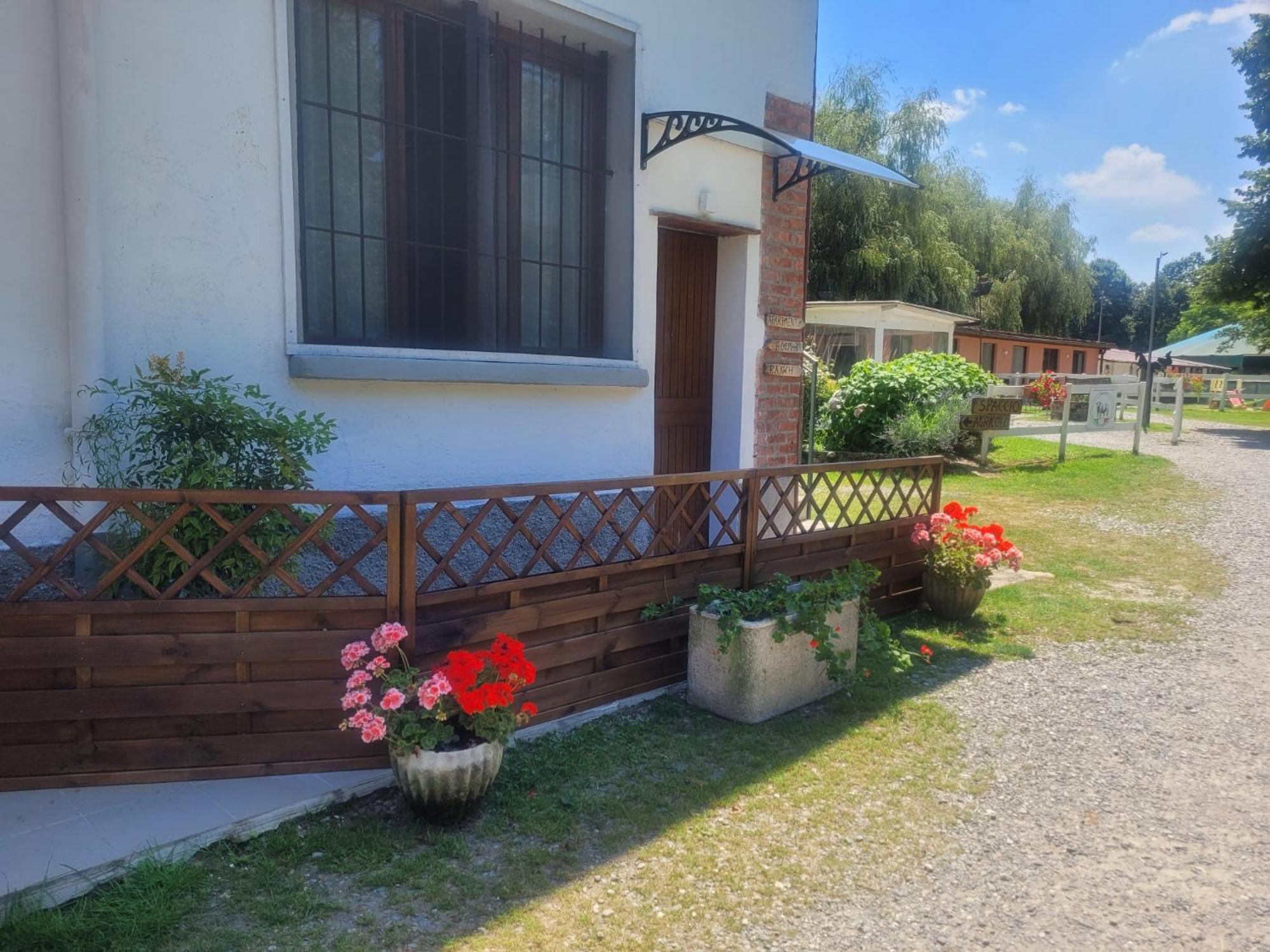 Agriturismo La Fornace Centro Ippico Como Exterior foto
